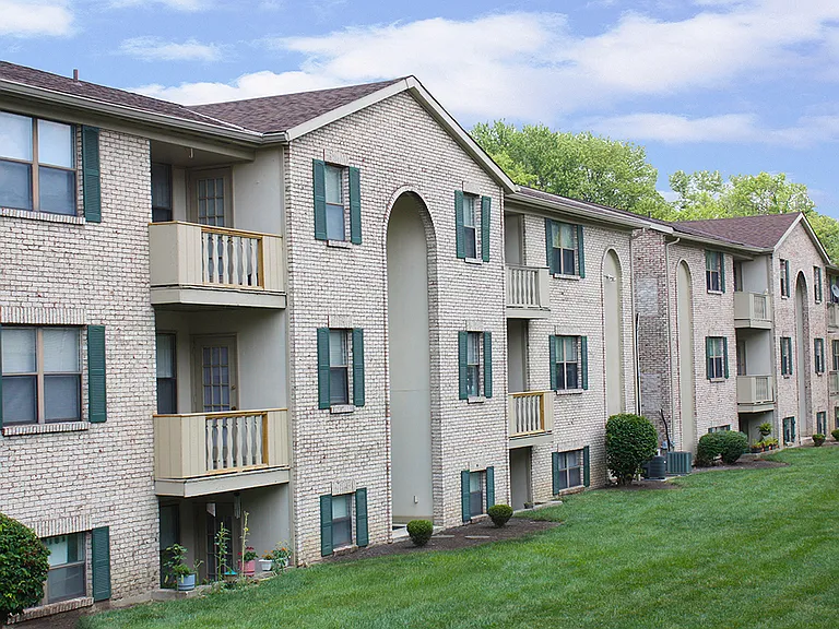Four Worlds Apartments — Photo 2