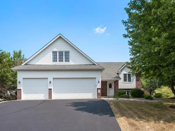 28695 Lakelawn Dr, Lindstrom, MN 55045