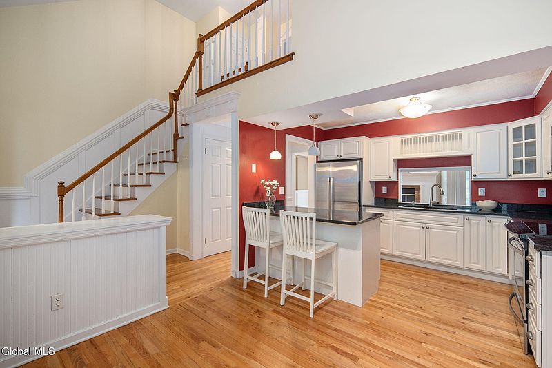 3rd image of 2 Stonegate Court