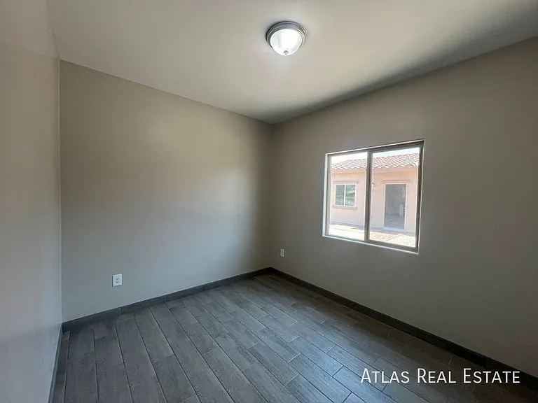 808 E 35th St #1 — Photo 17