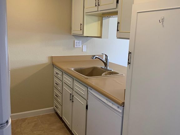 2nd image of 3033 E Devonshire Ave Unit 1007
