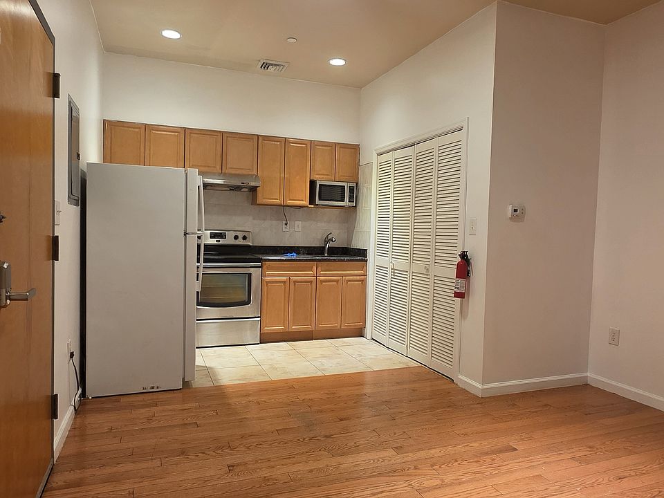 1st image of 1332 W Girard Ave APT D