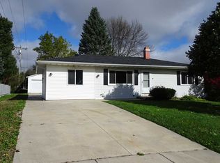 702 W Ladd Ln, Edgerton, WI 53534