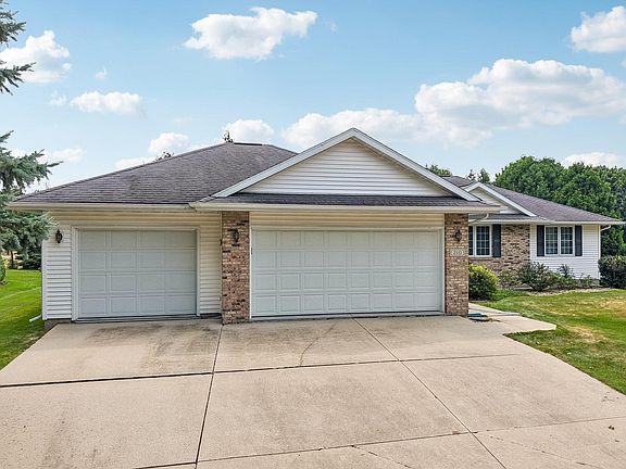 2nd image of 210 Pinnacle Dr