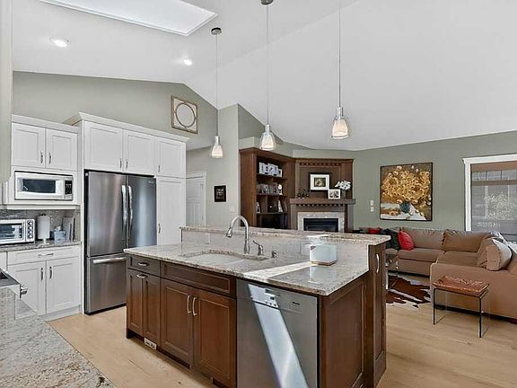 3rd image of 509 SW Sunridge Cres W