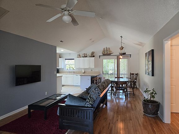 Great room - view from entrance
