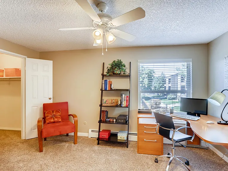 Sterling Heights, Greeley, Co. Apartments