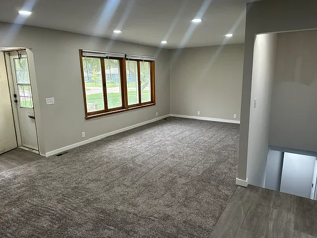 4 bed, 2112 sqft, $1,970 — Photo 2