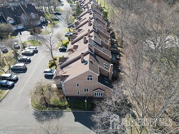 3rd image of 118 Coppertree Ct