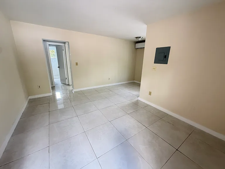 1194 NW 19th Ave #1 — Photo 1