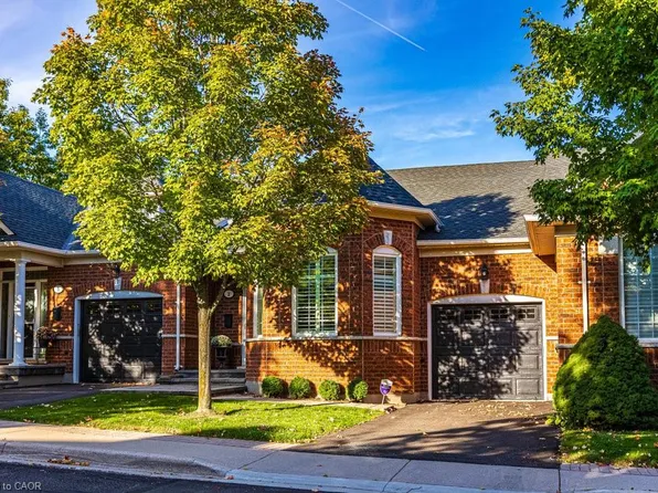 2590 Carberry Way #2, Oakville, ON L6M 5G2