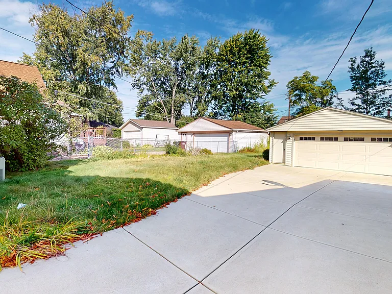 4004 Wellington Ave — Photo 2