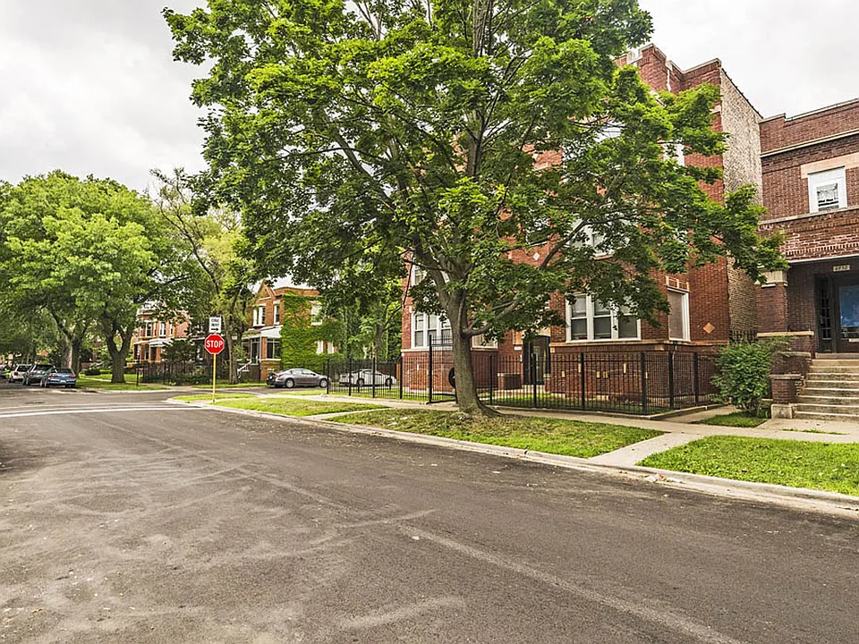 6954 S Calumet