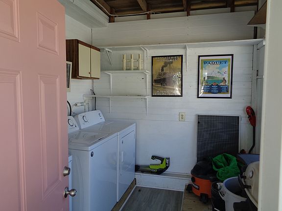 Laundry-Storage Room
