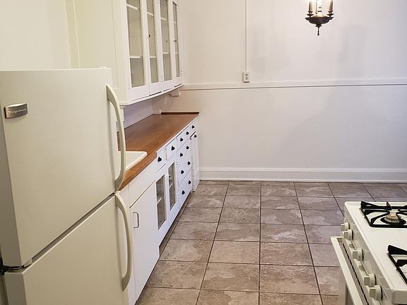 4th image of 2216 Garfield Ave APT 305