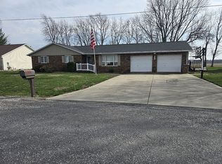 105 Magnolia Dr, Raymond, IL