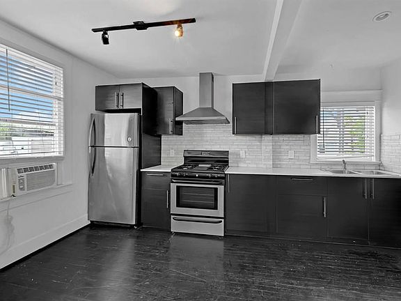 2nd image of 1038 Ashland St APT 3