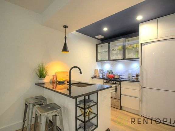 5th image of 10 Lexington Ave APT 2F