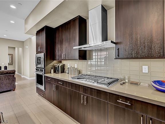 3rd image of 1257 Venue St #102