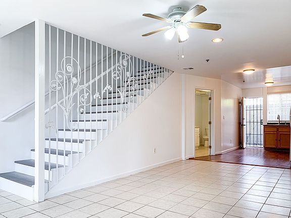 4th image of 1315 N Hobart Blvd APT 1