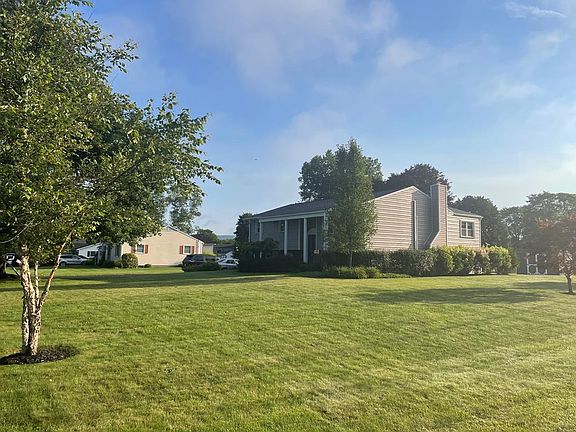 3rd image of 4 Woodside Dr