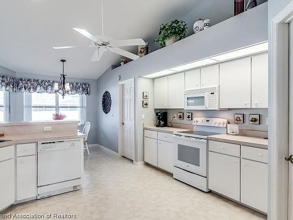 4th image of 424 Holly Dr