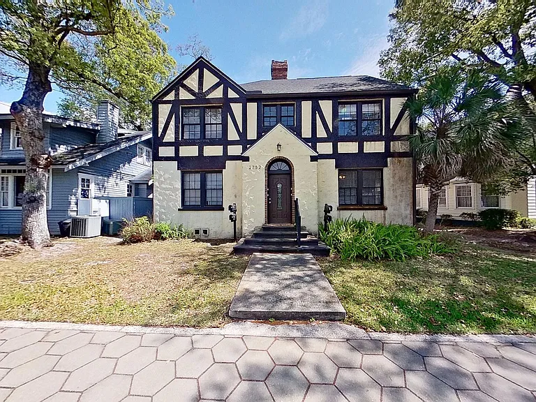 2752 Herschel St Quad — Photo 19