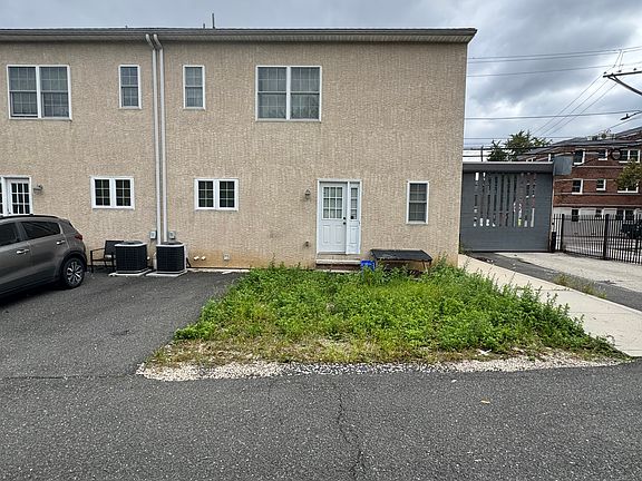 3rd image of 642 N 8th St