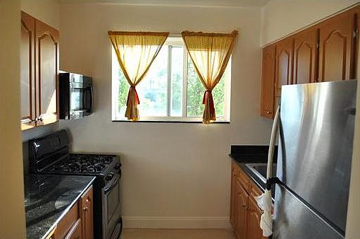 5th image of 75 S Shore Dr APT 6B