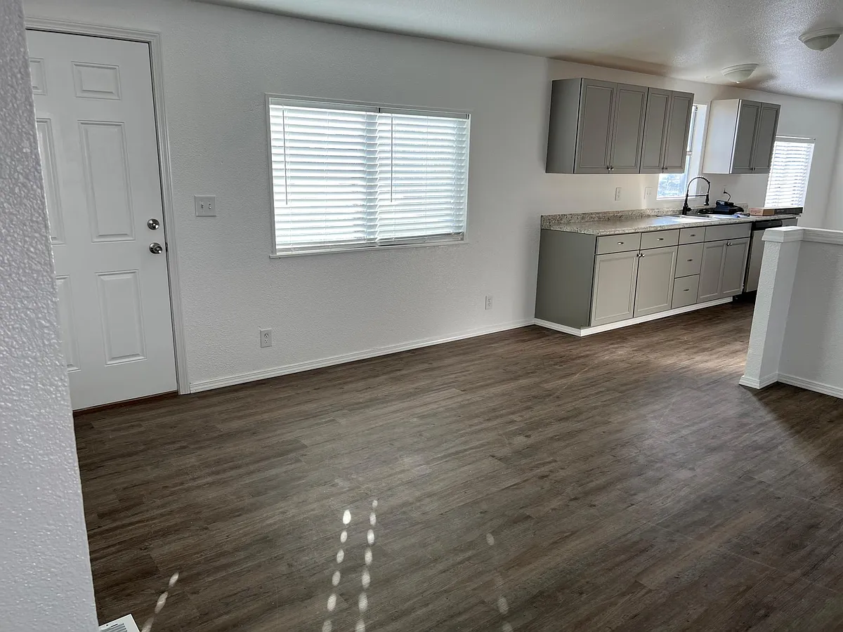 Entry - 115 Riel Ln