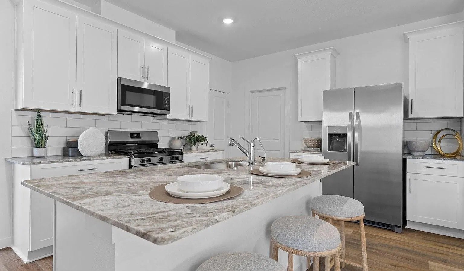 4 bed, 2.5 bath, 2042 sqft, $2,375 — Photo 3