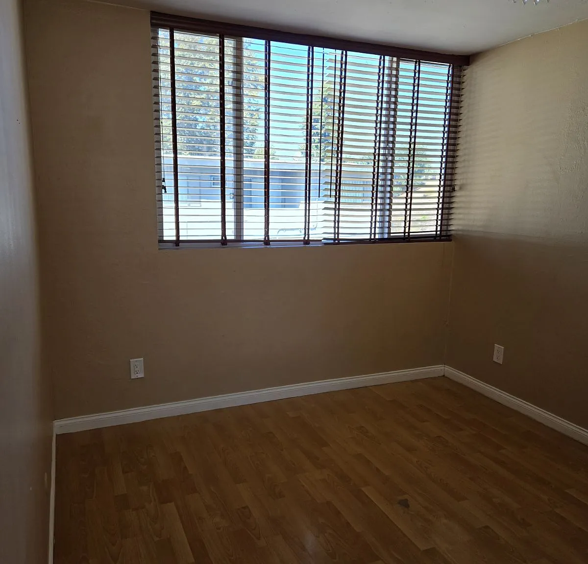 3 bed, 2.5 bath, 1503 sqft, $4,000 — Photo 4