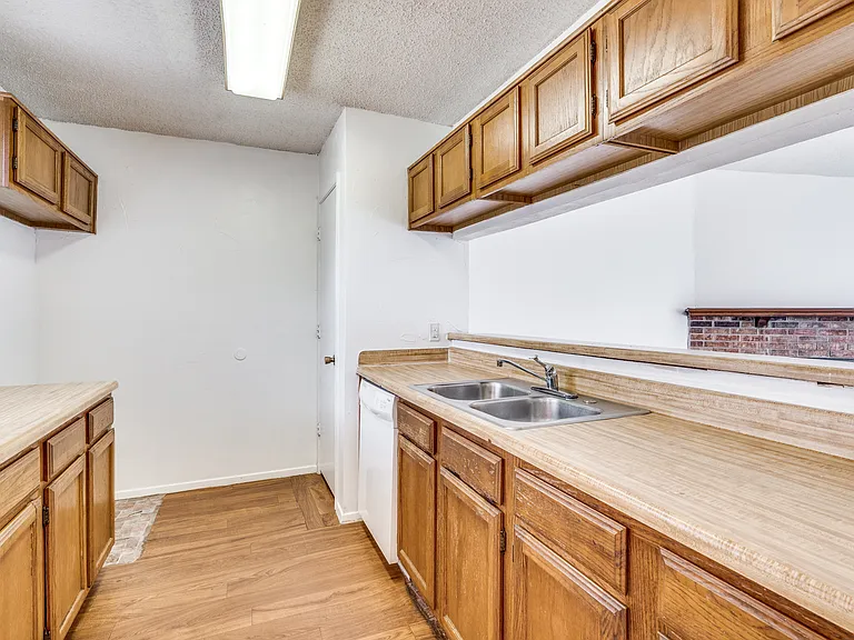 511 Nightshade Dr — Photo 5