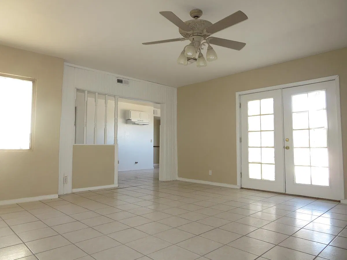3 bed, 1300 sqft, $1,300 — Photo 2