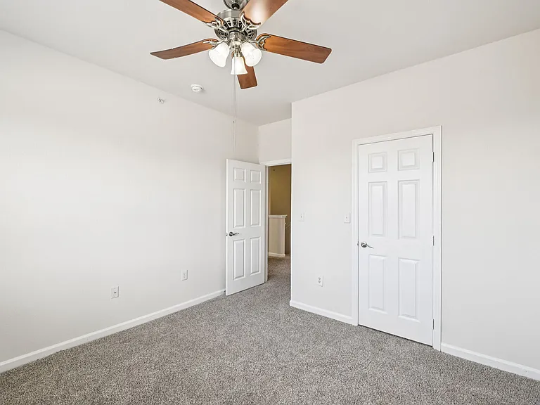 Oaks Estates of Coppell — Photo 13