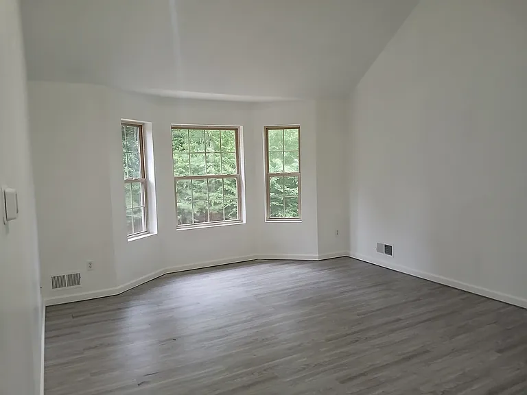 556 Airport Rd — Photo 17