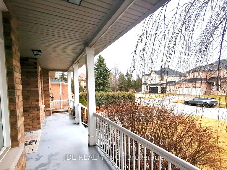 6 Odessa Cres — Photo 2