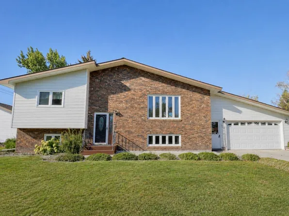 101 15th St NE, Devils Lake, ND 58301