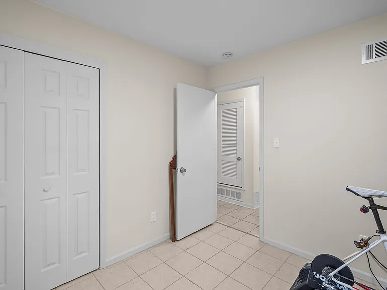 527 Red Oak Rd — Photo 22