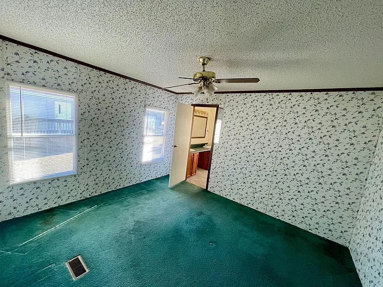 112 Crabapple Ln — Photo 4