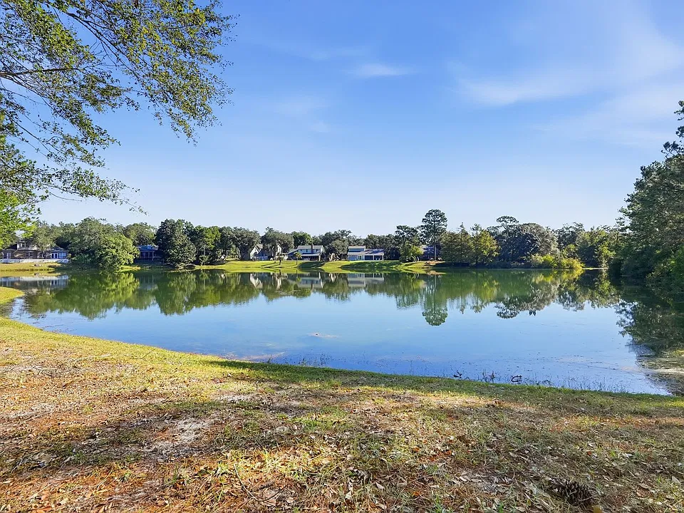 303 Southlake Ct