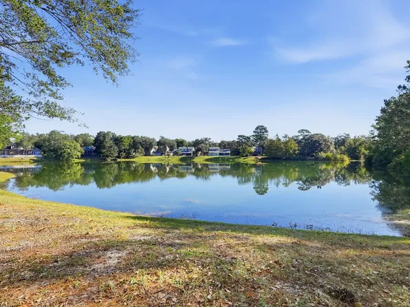 303 Southlake Ct, Niceville, FL 32578