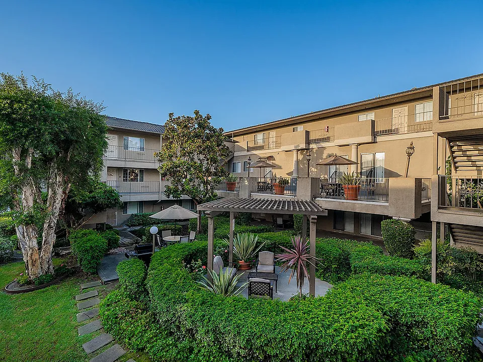 Chateau Spring Gardens Apartments