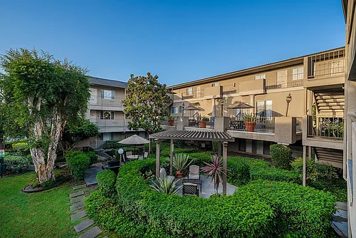 Chateau Spring Gardens Apartments Photo 1