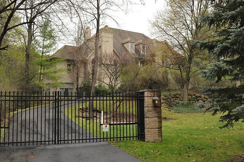 2nd image of 1865 Huntingwood Ln