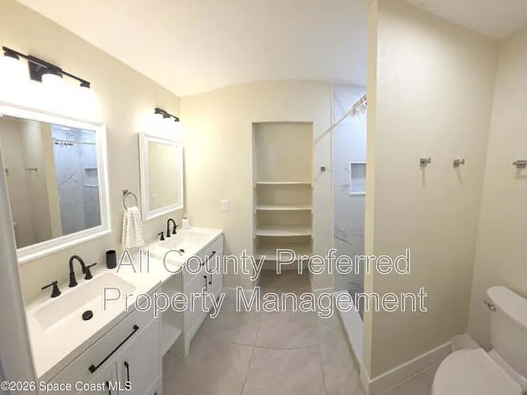 1642 S Park Ave — Photo 16