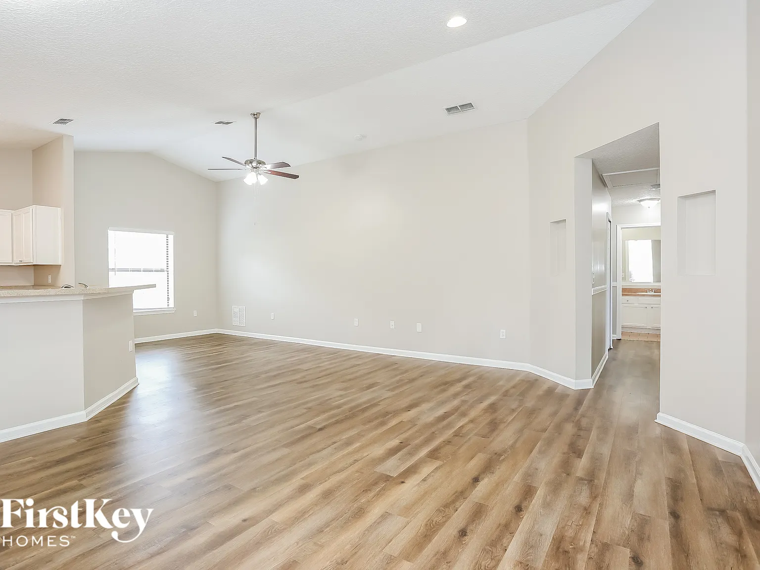 3 bed, 2.0 bath, 1382 sqft, $2,035 — Photo 3