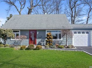 312 Brendan Ave, Massapequa, NY 11758
