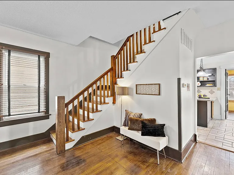 1902 W 47th Ter — Photo 15