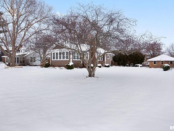 3rd image of 202 W Williams St